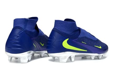 Nike Phantom 6 DF Elite Firm Ground Football Boots in action