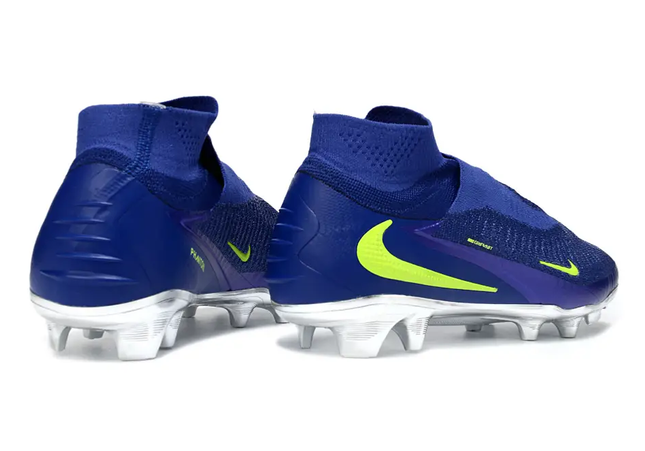 Nike Phantom 6 DF Elite Firm Ground Football Boots in action