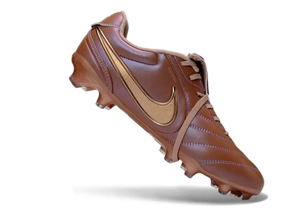 Nike Tiempo Ligera Pro LE Elite Football Football Boots in action