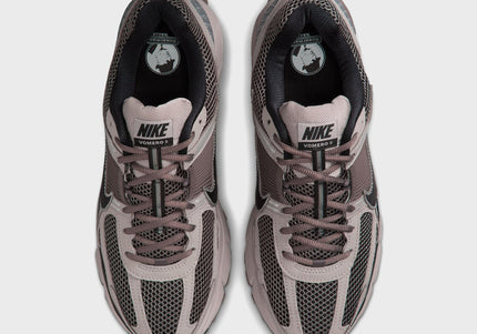 Nike Zoom Vomero 5 - College Grey / Black / Cave Stone
