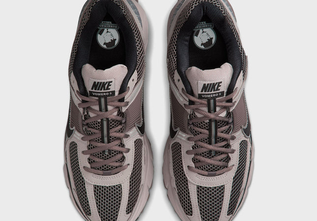 Nike Zoom Vomero 5 - College Grey / Black / Cave Stone