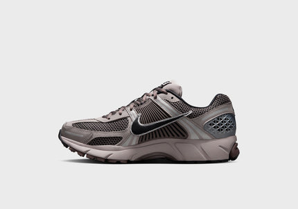 Nike Zoom Vomero 5 - College Grey / Black / Cave Stone