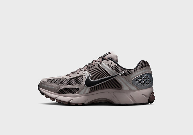 Nike Zoom Vomero 5 - College Grey / Black / Cave Stone