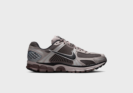 Nike Zoom Vomero 5 - College Grey / Black / Cave Stone