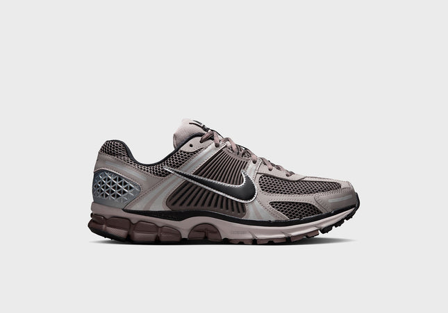 Nike Zoom Vomero 5 - College Grey / Black / Cave Stone