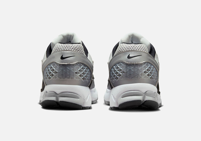 Nike Zoom Vomero 5 - Metallic Silver / Black / Pure Platinum