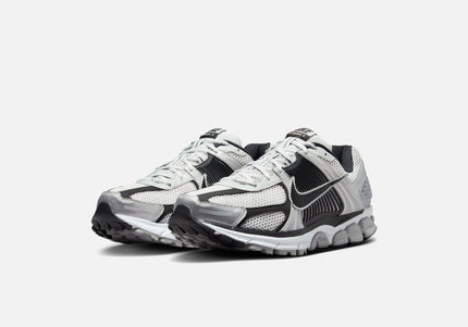Nike Zoom Vomero 5 - Metallic Silver / Black / Pure Platinum