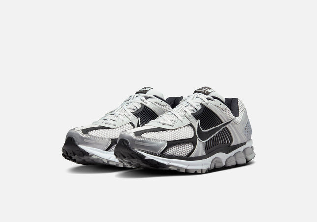 Nike Zoom Vomero 5 - Metallic Silver / Black / Pure Platinum