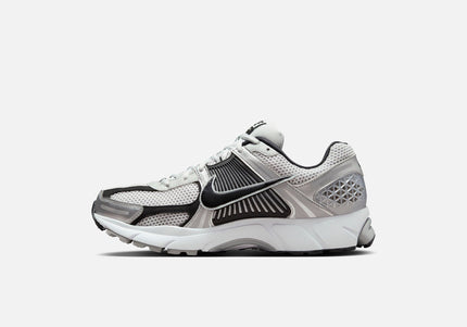 Nike Zoom Vomero 5 - Metallic Silver / Black / Pure Platinum