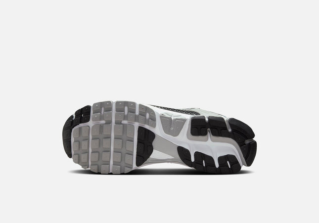 Nike Zoom Vomero 5 - Metallic Silver / Black / Pure Platinum