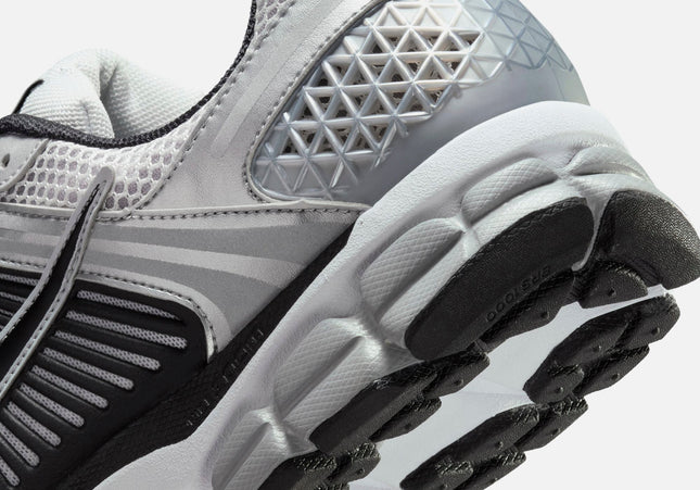 Nike Zoom Vomero 5 - Metallic Silver / Black / Pure Platinum