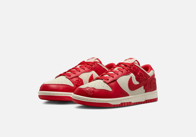 Nike WMNS Dunk Low SE - Coconut Milk / University Red / Pale Ivory