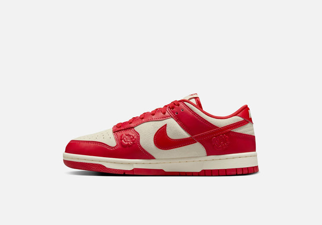 Nike WMNS Dunk Low SE - Coconut Milk / University Red / Pale Ivory