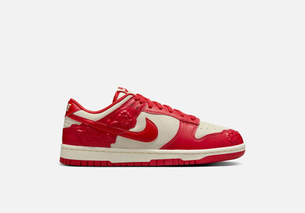 Nike WMNS Dunk Low SE - Coconut Milk / University Red / Pale Ivory