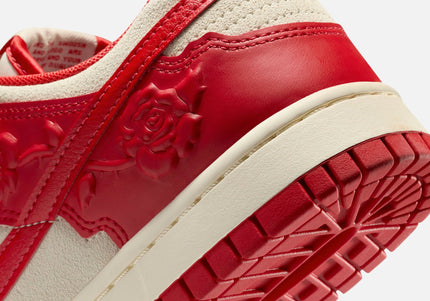 Nike WMNS Dunk Low SE - Coconut Milk / University Red / Pale Ivory