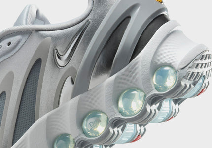 Nike WMNS Air Max Dn8 - Wolf Grey / Off-White / Metallic Silver