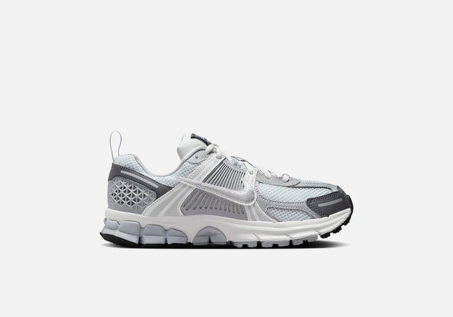 Nike GS Zoom Vomero 5 - Pure Platinum / Metallic Silver / Summit White / Dark Grey