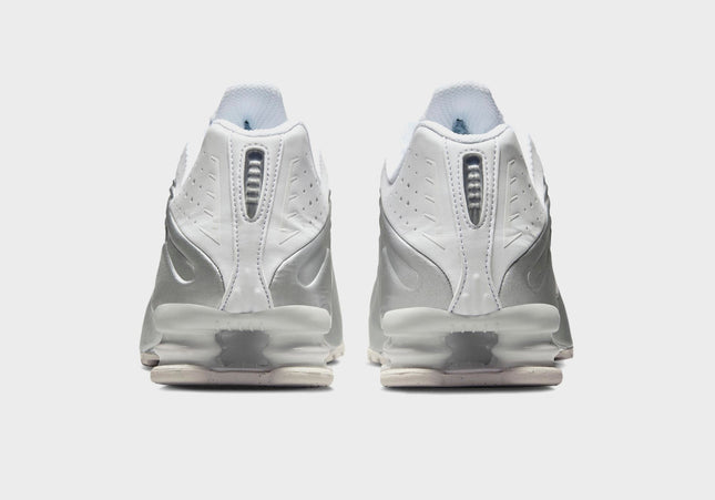 Nike Shox R4 - White / Metallic Silver / White / Bright Crimson