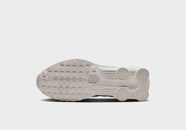 Nike Shox R4 - White / Metallic Silver / White / Bright Crimson