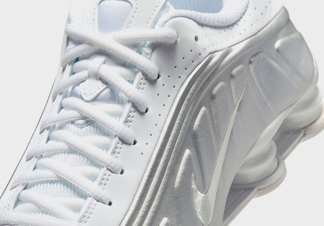 Nike Shox R4 - White / Metallic Silver / White / Bright Crimson