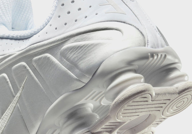 Nike Shox R4 - White / Metallic Silver / White / Bright Crimson