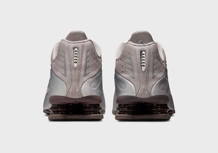Nike Shox R4 - Cave Stone / Cave Stone / College Grey