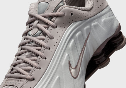 Nike Shox R4 - Cave Stone / Cave Stone / College Grey