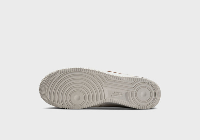 Nike Air Force 1 '07 LV8 - Ivory / Saddle Brown