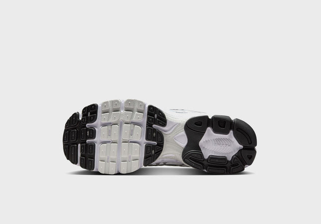 Nike WMNS Air Max Moto 2K - White / Photon Dust / Metallic Silver / Black