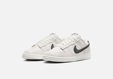 Nike Dunk Low Se - White / Black / Team Red