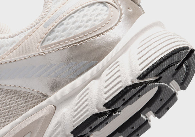Nike GS V5 Rnr - Summit White / Light Orewood Brown / Sail / Black