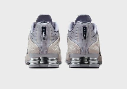 Nike WMNS Shox R4 - Cement Grey / College Grey / Metallic Silver / Black