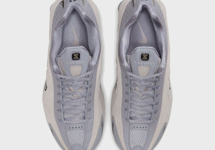 Nike WMNS Shox R4 - Cement Grey / College Grey / Metallic Silver / Black