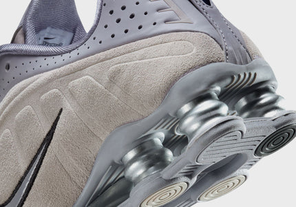 Nike WMNS Shox R4 - Cement Grey / College Grey / Metallic Silver / Black