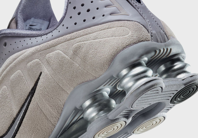 Nike WMNS Shox R4 - Cement Grey / College Grey / Metallic Silver / Black