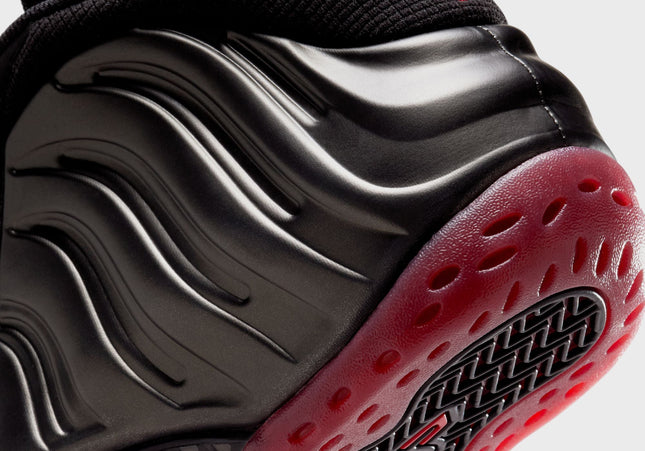 Nike Air Foamposite One - Black / Varsity Red