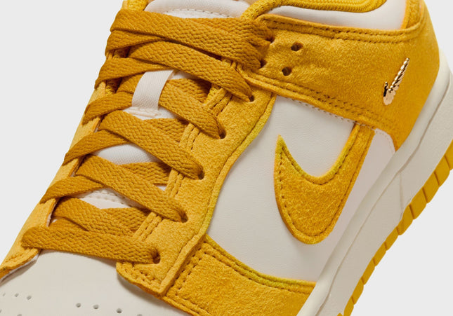Nike WMNS Dunk Low - Pale Ivory / Dark Sulfur / Sail