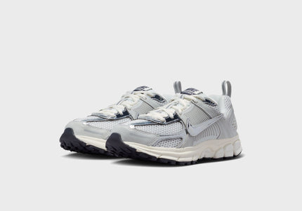 Nike GS Vomero 5 - Photon Dust / Chrome / Gridiron / Sail
