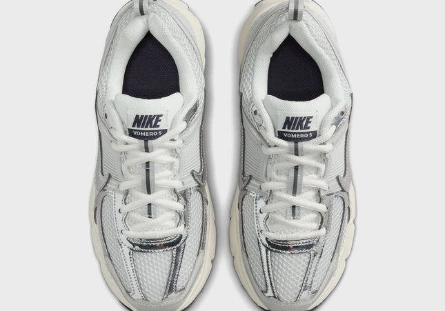 Nike GS Vomero 5 - Photon Dust / Chrome / Gridiron / Sail