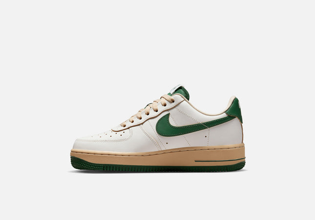 Nike WMNS Air Force 1 `07 LV8 - Sail / Gorge Green / Sesame / Pearl White