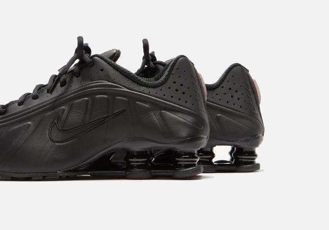 Nike WMNS Shox R4 - Black / Black / Max Orange