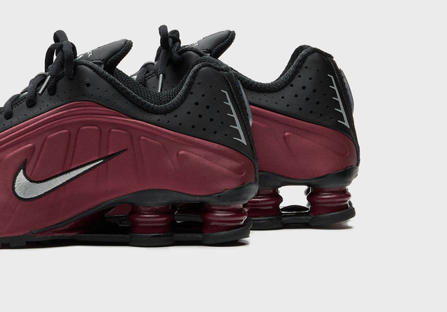 Nike WMNS Shox R4 - Black / Metallic Silver / Team Red