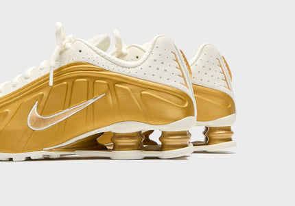 Nike Shox R4 - Soft Pearl / Metallic Gold