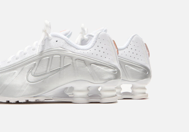 Nike WMNS Shox R4 - White / Metallic Silver / Max Orange / White