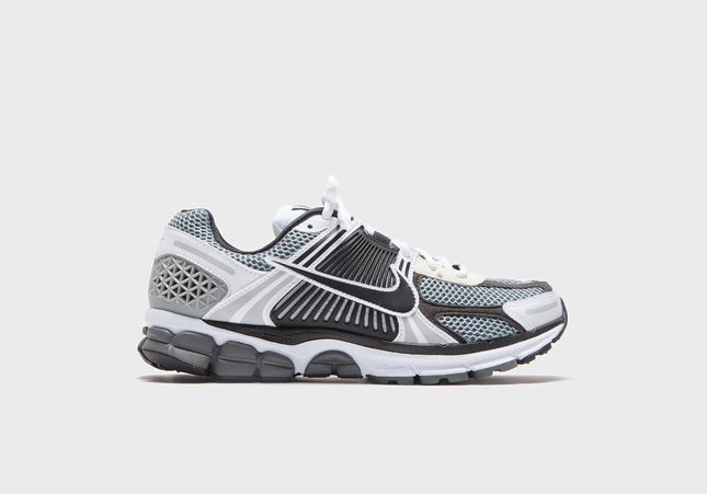 Nike Zoom Vomero 5 SE SP - Dark Grey / White / Sail / Black