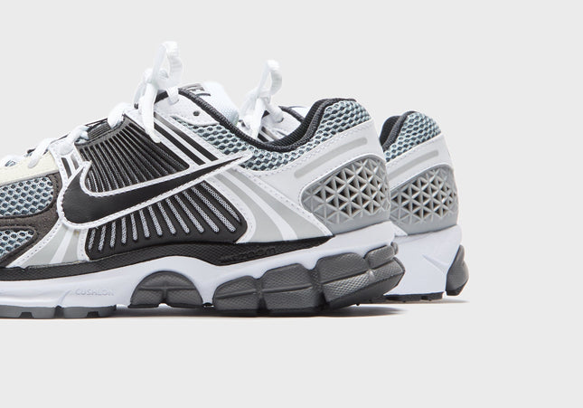 Nike Zoom Vomero 5 SE SP - Dark Grey / White / Sail / Black