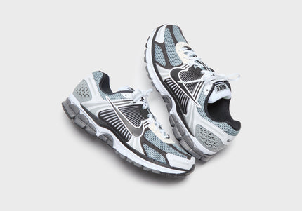 Nike Zoom Vomero 5 SE SP - Dark Grey / White / Sail / Black