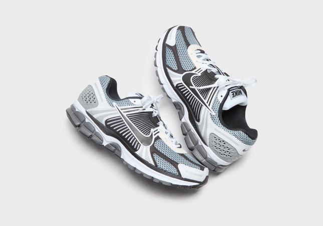 Nike Zoom Vomero 5 SE SP - Dark Grey / White / Sail / Black
