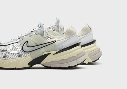 Nike WMNS V2K Runtekk - Summit White / Metallic Silver
