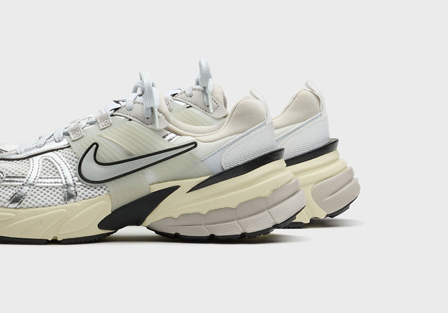 Nike WMNS V2K Runtekk - Summit White / Metallic Silver